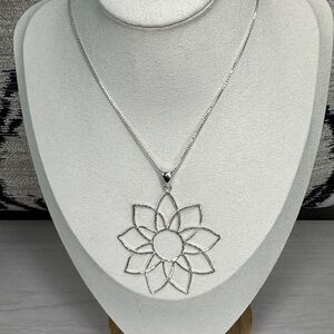 Milor Italy SS Oversized Flower Pendant with 18” Paolo Romeo SS Box Chain
